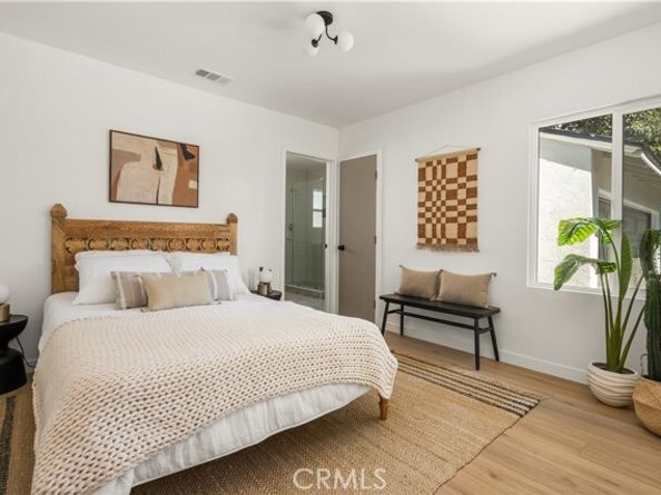 8051 Etiwanda Avenue, Reseda (los Angeles) CA 91335