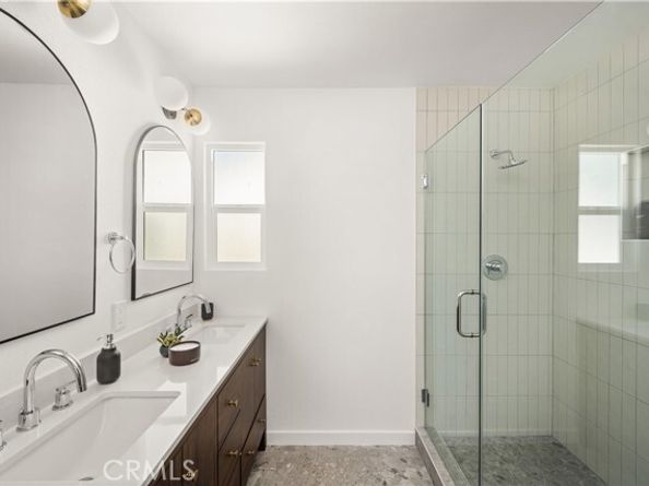 8051 Etiwanda Avenue, Reseda (los Angeles) CA 91335
