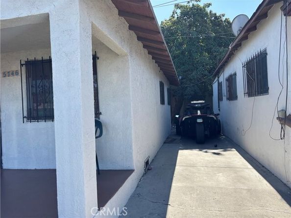 5746 Holmes Avenue, Los Angeles CA 90058