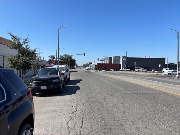 5746 Holmes Avenue, Los Angeles CA 90058