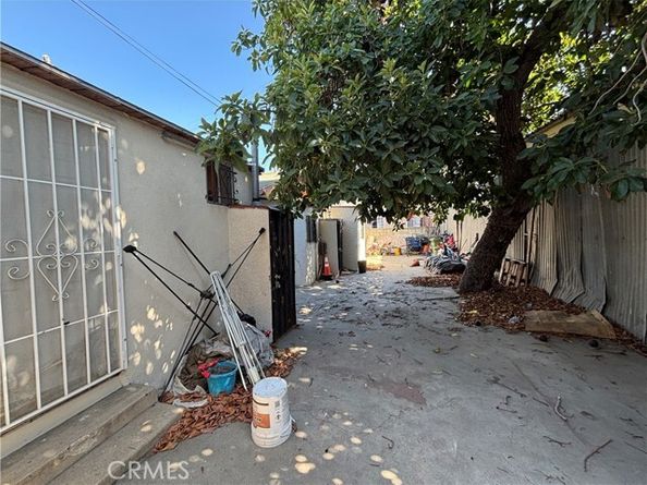 5746 Holmes Avenue, Los Angeles CA 90058