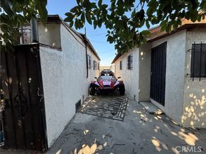 5746 Holmes Avenue, Los Angeles CA 90058