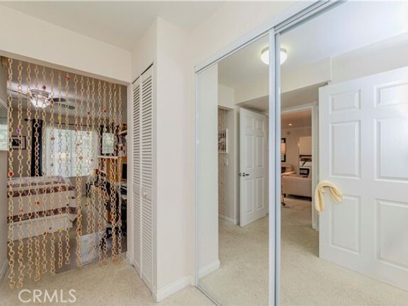 21450 Burbank Boulevard 211, Woodland Hills (los Angeles) CA 91367