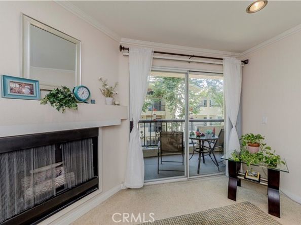 21450 Burbank Boulevard 211, Woodland Hills (los Angeles) CA 91367