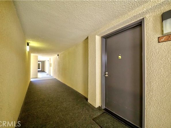 21450 Burbank Boulevard 211, Woodland Hills (los Angeles) CA 91367