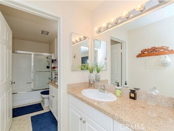 21450 Burbank Boulevard 211, Woodland Hills (los Angeles) CA 91367