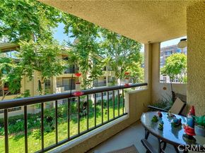 21450 Burbank Boulevard 211, Woodland Hills (los Angeles) CA 91367