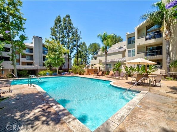 21450 Burbank Boulevard 211, Woodland Hills (los Angeles) CA 91367