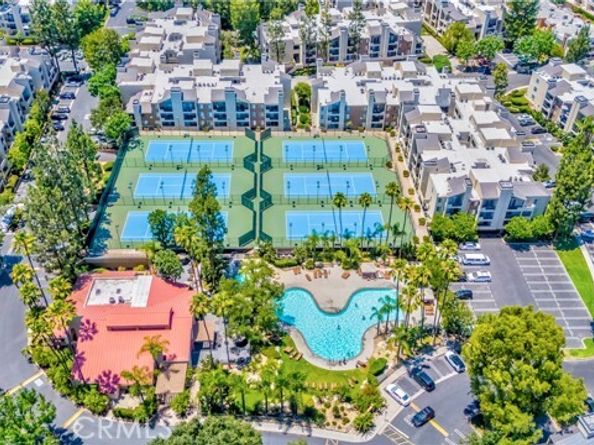21450 Burbank Boulevard 211, Woodland Hills (los Angeles) CA 91367
