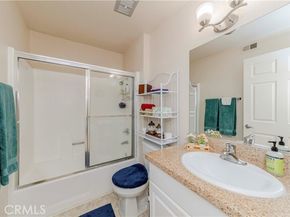 21450 Burbank Boulevard 211, Woodland Hills (los Angeles) CA 91367