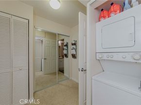21450 Burbank Boulevard 211, Woodland Hills (los Angeles) CA 91367