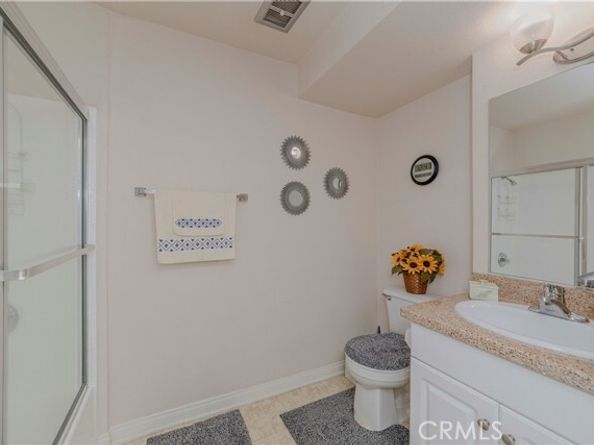 21450 Burbank Boulevard 211, Woodland Hills (los Angeles) CA 91367