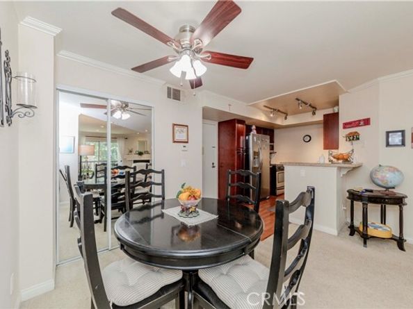 21450 Burbank Boulevard 211, Woodland Hills (los Angeles) CA 91367