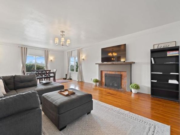 2204 Albatross Street, San Diego CA 92101