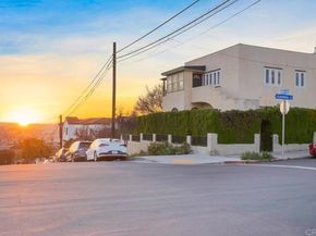 2204 Albatross Street, San Diego CA 92101