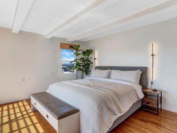 2204 Albatross Street, San Diego CA 92101