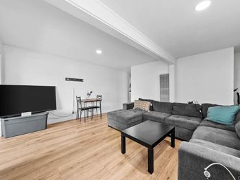 42 E 5Th Street