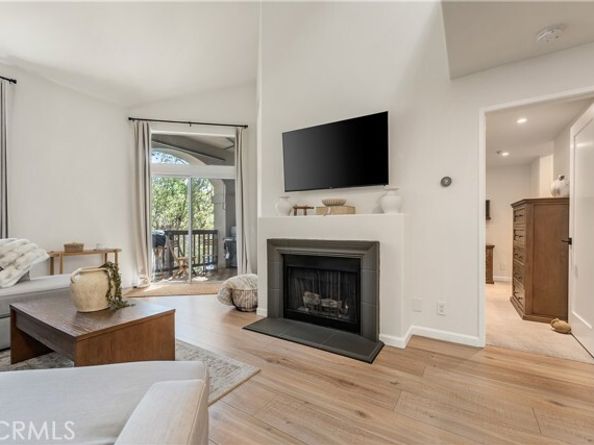 2960 Champion 710, Tustin CA 92782