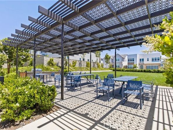 180 Paddlewheel, Lake Forest (el Toro) CA 92630
