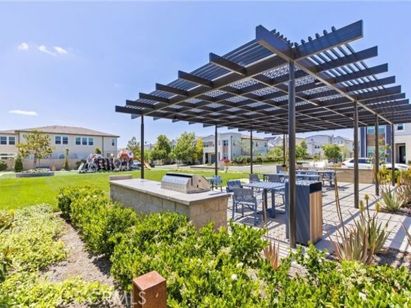 180 Paddlewheel, Lake Forest (el Toro) CA 92630