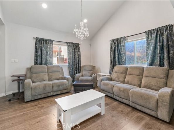 9946 Owensmouth 9, Chatsworth (los Angeles) CA 91311