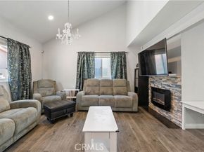 9946 Owensmouth 9, Chatsworth (los Angeles) CA 91311