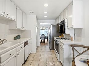 18130 Andrea Circle 4, Northridge (los Angeles) CA 91325