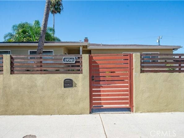 19541 Victory Boulevard, Reseda (los Angeles) CA 91335
