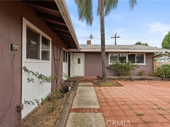 8233 Fallbrook, West Hills (los Angeles) CA 91304