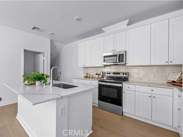 9423 N Sepulveda Blvd. 4, North Hills (los Angeles) CA 91343