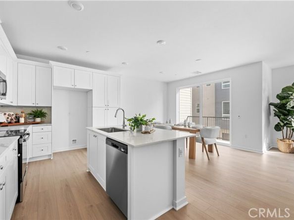 9423 N Sepulveda Blvd. 4, North Hills (los Angeles) CA 91343