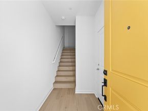 9423 N Sepulveda Blvd. 4, North Hills (los Angeles) CA 91343