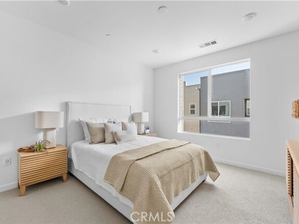 9423 N Sepulveda Blvd. 4, North Hills (los Angeles) CA 91343
