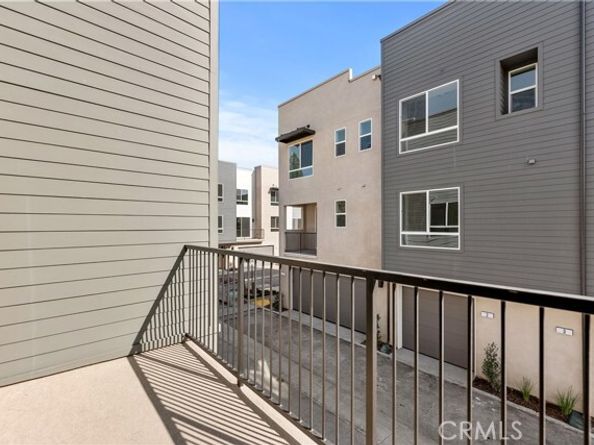 9423 N Sepulveda Blvd. 4, North Hills (los Angeles) CA 91343