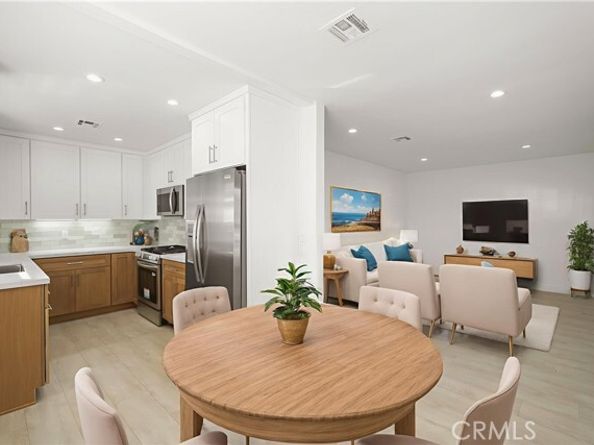 21018 Lull Street, Canoga Park (los Angeles) CA 91304