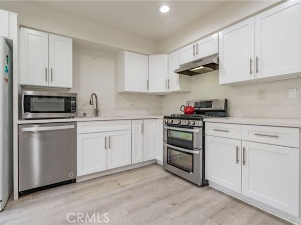 22038 Vanowen Street 113, Woodland Hills (los Angeles) CA 91303