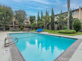 22038 Vanowen Street 113, Woodland Hills (los Angeles) CA 91303