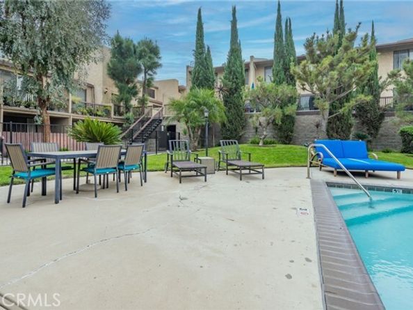 22038 Vanowen Street 113, Woodland Hills (los Angeles) CA 91303
