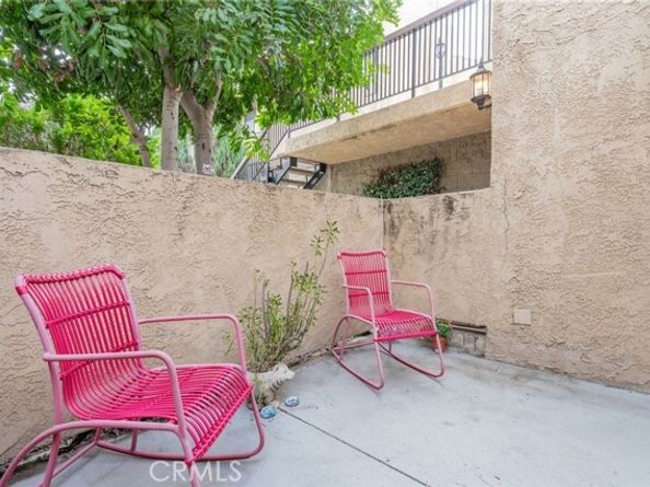 22038 Vanowen Street 113, Woodland Hills (los Angeles) CA 91303