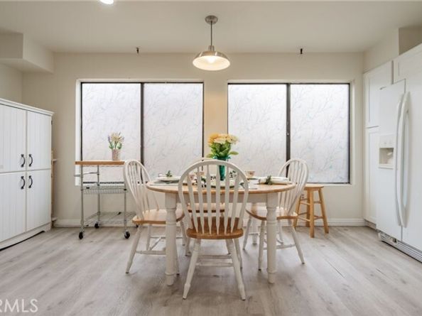 22038 Vanowen Street 113, Woodland Hills (los Angeles) CA 91303