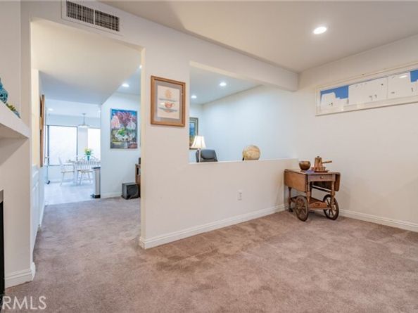 22038 Vanowen Street 113, Woodland Hills (los Angeles) CA 91303