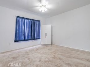 22038 Vanowen Street 113, Woodland Hills (los Angeles) CA 91303