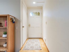 22038 Vanowen Street 113, Woodland Hills (los Angeles) CA 91303