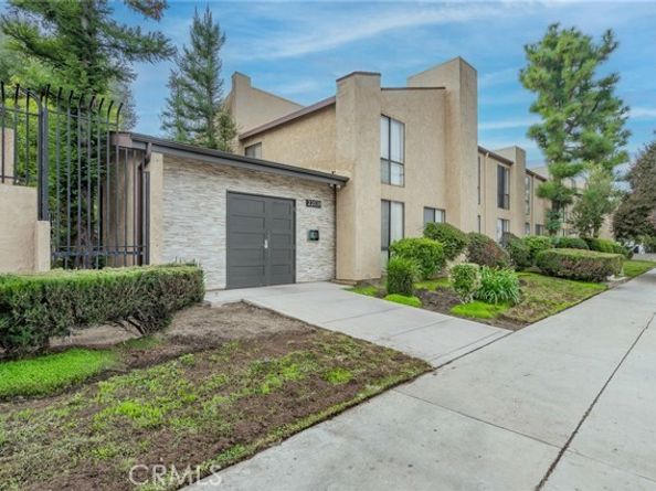 22038 Vanowen Street 113, Woodland Hills (los Angeles) CA 91303