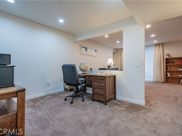 22038 Vanowen Street 113, Woodland Hills (los Angeles) CA 91303