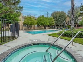 22038 Vanowen Street 113, Woodland Hills (los Angeles) CA 91303