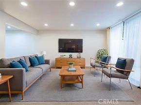 22038 Vanowen Street 113, Woodland Hills (los Angeles) CA 91303