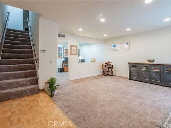 22038 Vanowen Street 113, Woodland Hills (los Angeles) CA 91303