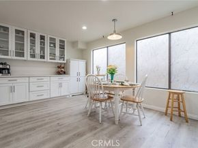 22038 Vanowen Street 113, Woodland Hills (los Angeles) CA 91303