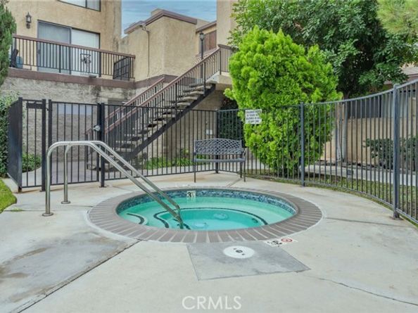 22038 Vanowen Street 113, Woodland Hills (los Angeles) CA 91303